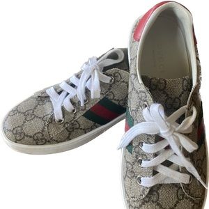 GUCCI GG Supreme Canvas Sneakers - 33/2Y